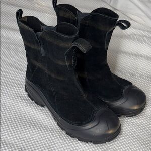 Columbia Men’s Slopeside Village Chelsea Waterproof Black Suede Boots - 10